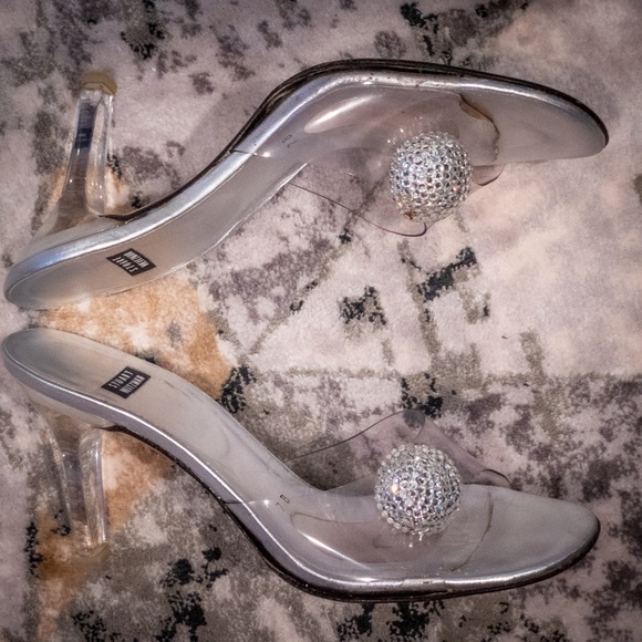Stuart Weitzman Cinderella's Glass Slippers - Picture 5 of 14